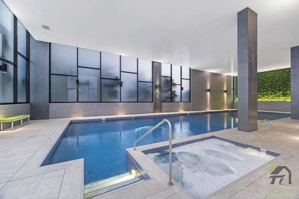 Sunshine 2 Bed In Olympic Park Apartment Sydney