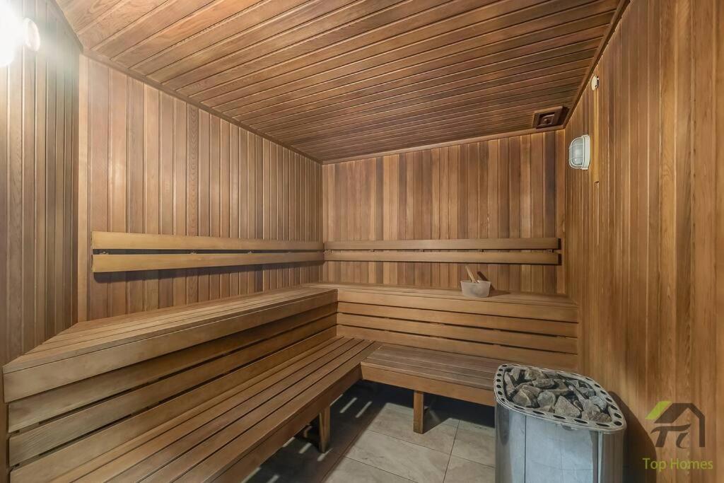 Sunshine 2 Bed In Olympic Park Apartment Sydney
